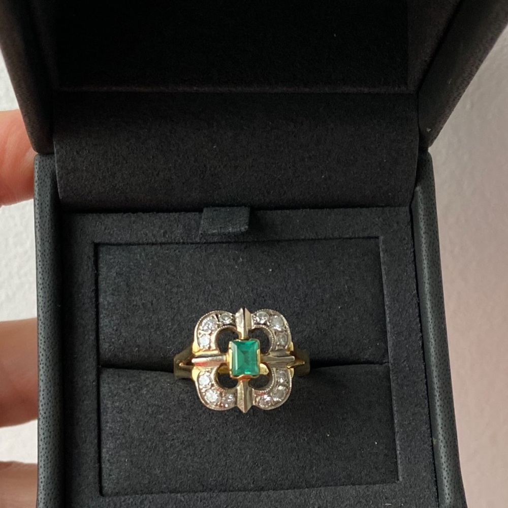 For Antique Collectors Emerald and Diamonds Ring.